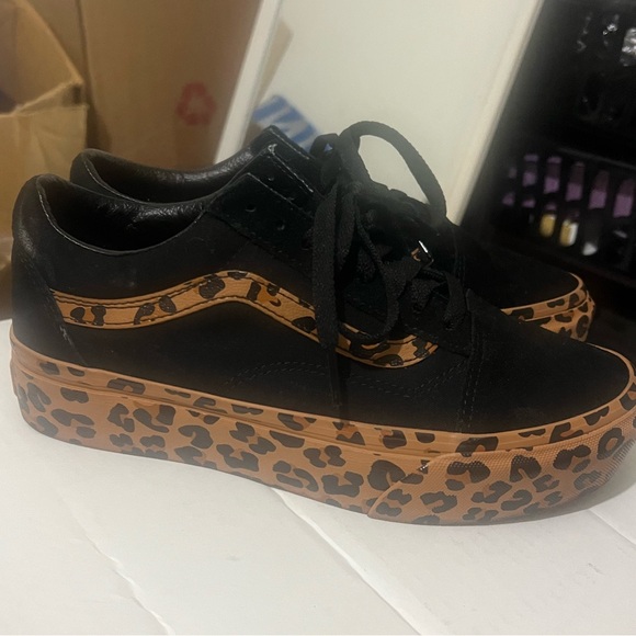 Vans Women's Old Skool Platform Sneakers - Black and Leopard Print - Picture 7 of 7